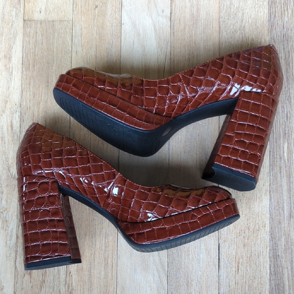 Women's 6.5 Croc-Embossed Brown Platform Heels KENNETH COLE NY